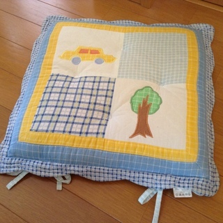 ぺっちゃんこになったクッション