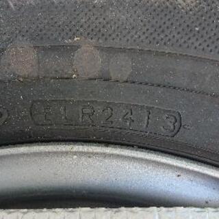 195/70r14 ノーマルタイヤの画像