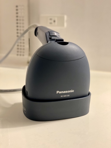 ★ほぼ新品★コンパクトなパナソニックの衣類スチーマー