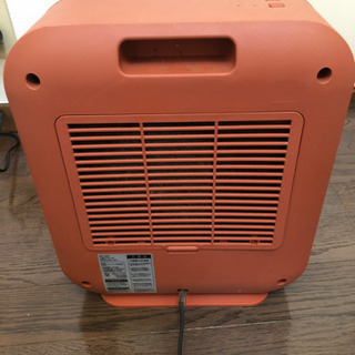 寝室にピッタリ！小型ヒーターの画像