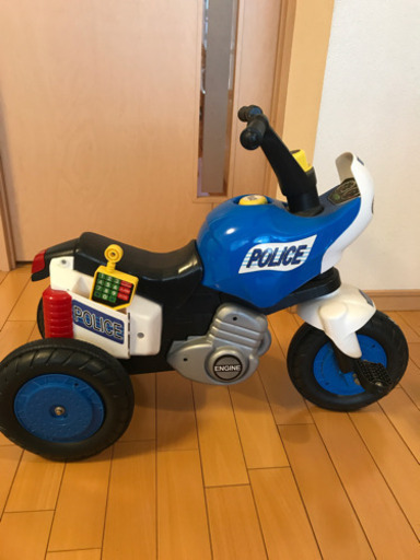 ポリス三輪車