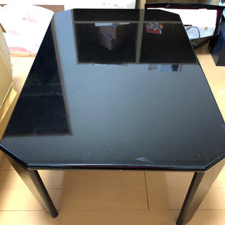 折り畳みできるローテーブルの画像