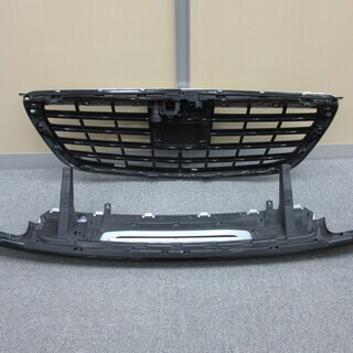 メルセデスベンツＷ222Ｈ26年11月登録Ｓ550　純正フロントグリル、リヤロアガーニッシュ　の画像