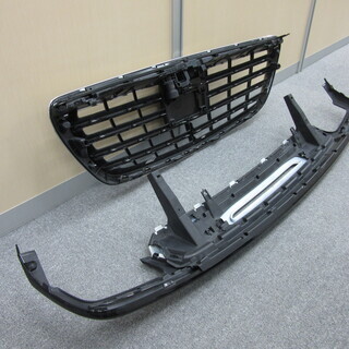 メルセデスベンツＷ222Ｈ26年11月登録Ｓ550　純正フロントグリル、リヤロアガーニッシュ　の画像