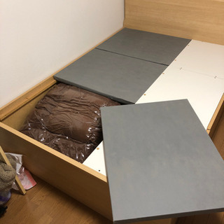 収納付きダブルベッドの画像