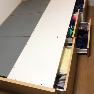 収納付きダブルベッドの画像