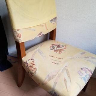 ダイニングテーブルと椅子の画像