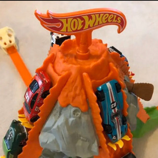 Hot Wheels ホットウィール 火山噴火レールセット★車8台付の画像