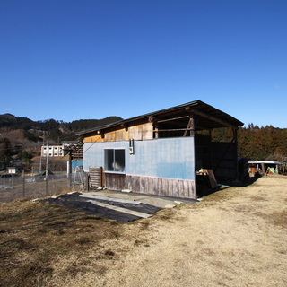 埼玉県飯能市小岩井　50㎡の丸太小屋付き　269㎡の雑種地　眺望良好　駐車スペース２台　清流徒歩5分 - 飯能市