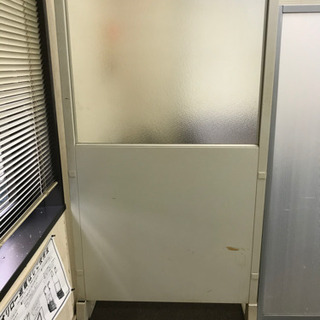 2月21日(金)まで限定　いろいろなオフィス家具譲ります・早く引き取ってくれる方優先します・パーテーション　他2の画像