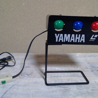 YAMAHA 信号機のようなライト
