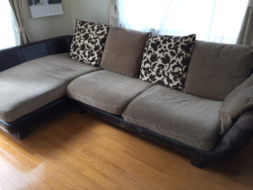 クッション5点とソファ