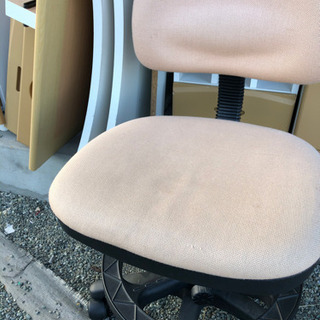 無料！学習机セット、棚、イスの全てございます！の画像