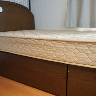 収納たっぷり シングルベッド フレーム マットレスの画像