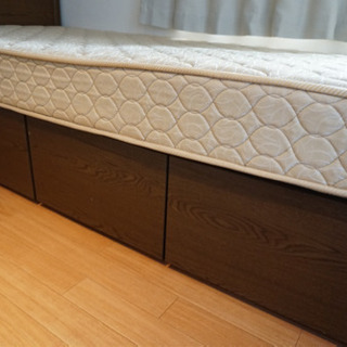 収納たっぷり シングルベッド フレーム マットレスの画像