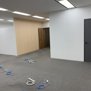 【2/20（木）】オフィス床下のハーネス用OAタップの取り付け施工依頼の画像