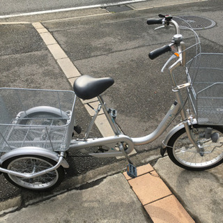 整備済　新古車　三輪車　シルバー