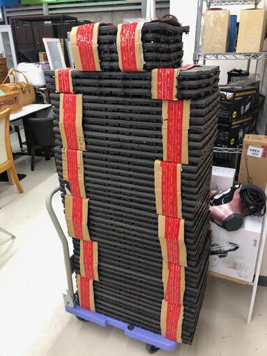 ジョイントタイル 　デッキ 　ウッドパネル ブラウン ダークブラウン  タイル ガーデンマット ウッドデッキ 断熱性 保温性 ベランダ バルコニー 庭 簡単設置 リフォーム 　GM004