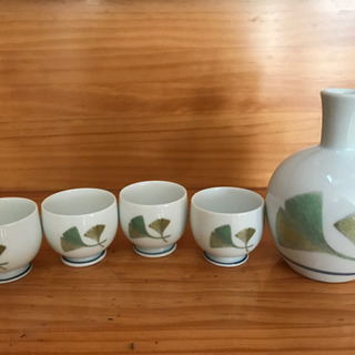 燗酒　とっくりとおちょこ