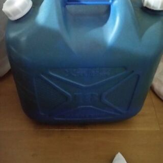 商談中値下げしました。2缶灯油入れ