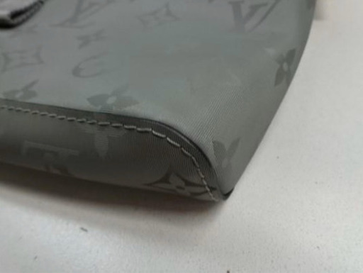 超美品！ルイヴィトン モノグラム チタニウム　ショルダーバッグ  M43889