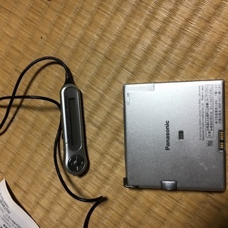 ポータブルMDプレイヤーとおまけです。の画像