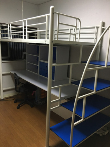 綺麗なロフトベッド　