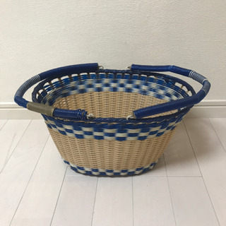 レトロな買い物カゴの画像