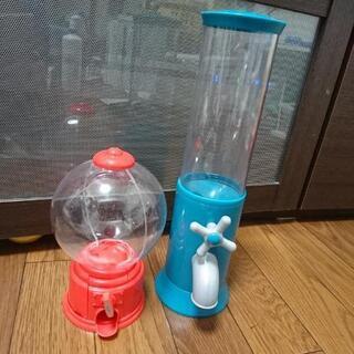 おもちゃガチャガチャ本体２つ