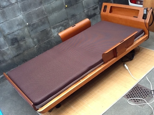 【希少良品】福祉・介護電動ベッド 3モーター AX-BE937 M 棚付き 専用マットレスのブレッセル付 ニトリ 配達組立も可