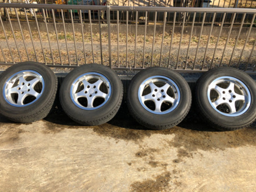 スタッドレスタイヤ　215/70R16  デリカ　アウトランダー