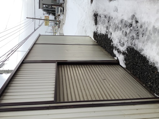 車庫　　5.4m  2.6m高さ　2.2m片流れ　2.6m側に1.7mのシャツター付