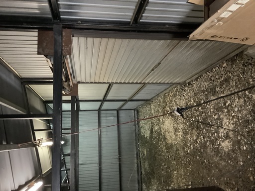 車庫　　5.4m  2.6m高さ　2.2m片流れ　2.6m側に1.7mのシャツター付