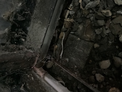 車庫　　5.4m  2.6m高さ　2.2m片流れ　2.6m側に1.7mのシャツター付