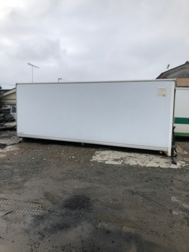 シャッター4トンコンテナ車入荷しました！