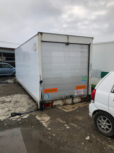 シャッター4トンコンテナ車入荷しました！