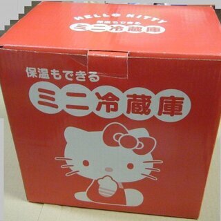 【取引終了しました】ハローキティーの「保温もできるミニ冷蔵庫」で...