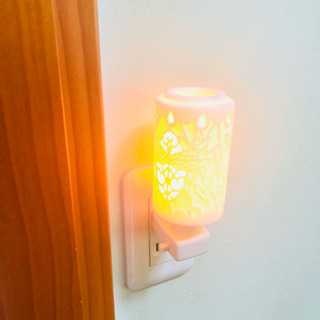 アロマオイル電気？白い陶器製　