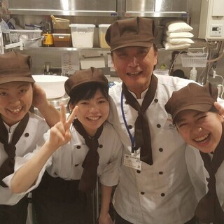 １００時間カレー　アルバイトスタッフの画像