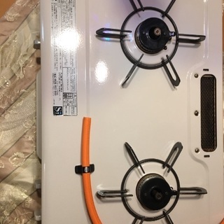 白い  電子レンジとガスコンロ  お渡完了です有難う御座いました 白い 電子レンジとガスコンロ お渡完了です?有難う御座いました