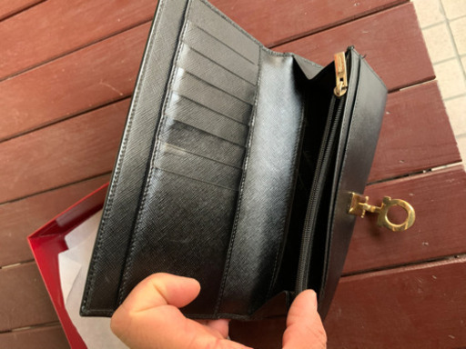 フェラガモ　長財布　新品？　本物