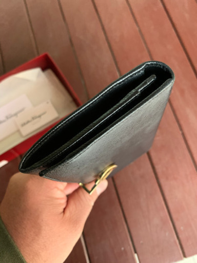 フェラガモ　長財布　新品？　本物