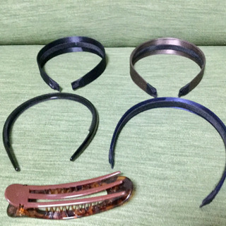 カチューシャ 4つ 髪留め 1つの画像