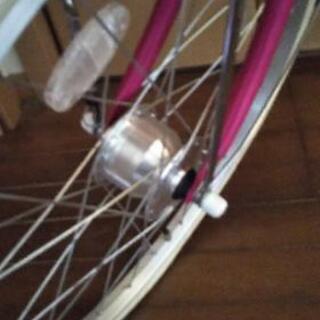 今週末まで限定🚲️22インチ子供用自転車✨(ピンク)led自動点灯の画像