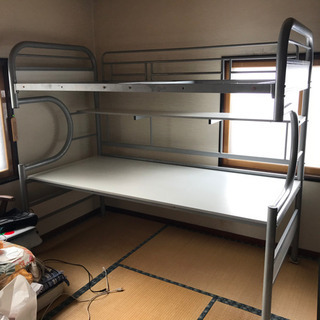 テーブル付き二段ベッド