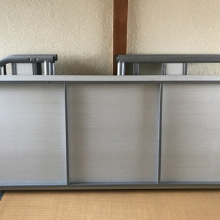 テーブル付き二段ベッドの画像