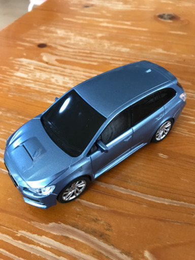ぶつからないミニカー　レヴォーグ　中古