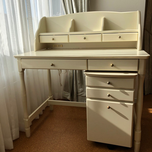 大塚家具　学習机　女の子　白　綾野製作所