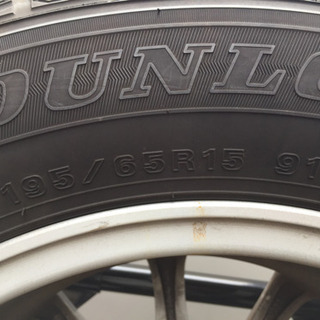 スタットレスタイヤ ダンロップ 195/65R15の画像