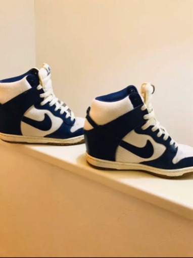 NIKE！ナイキ　ハイカットインヒールスニーカー！